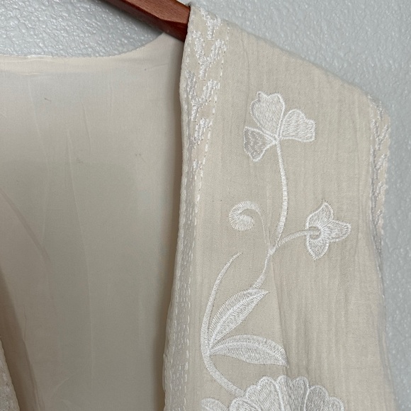 Embroidered Cream Vest - Picture 6 of 7